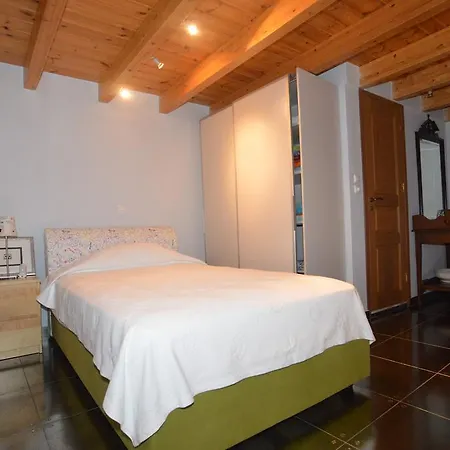 Holiday home Sailor's House Chalki Town